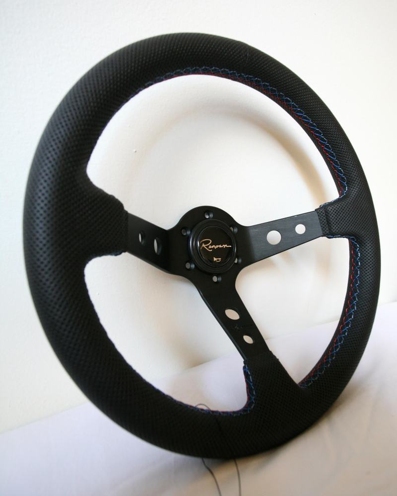 Renown 100 Steering Wheel - Tricolor Stitching